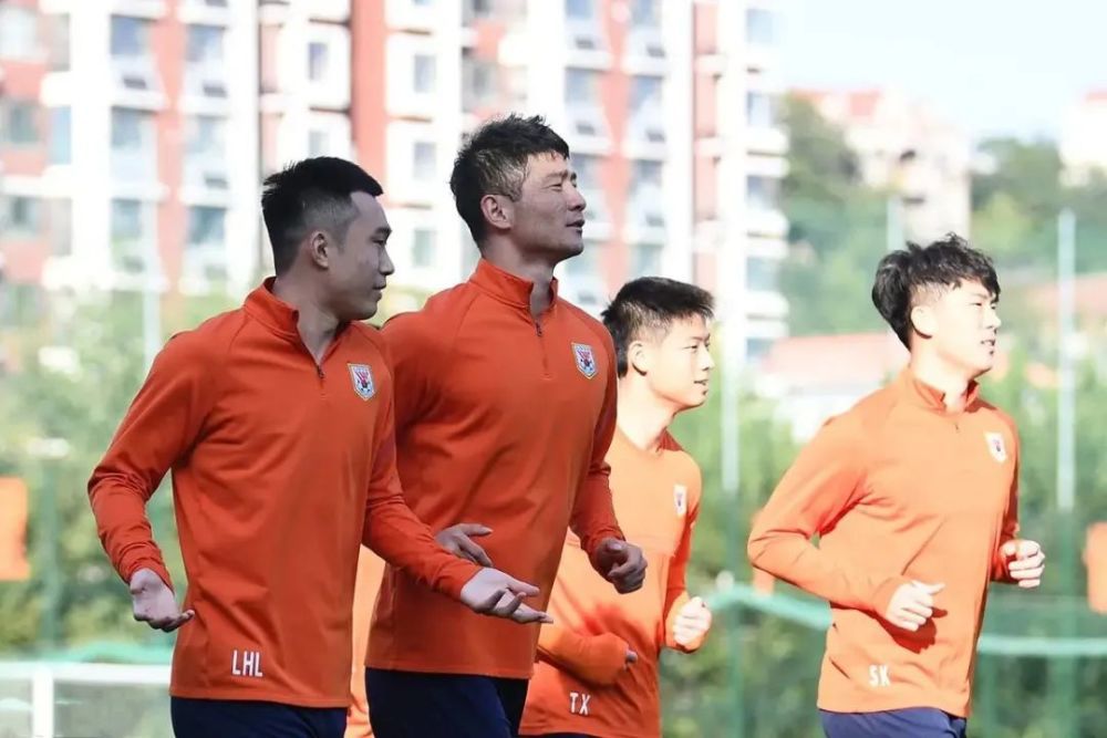 女主角伊丽莎白·赫利在演艺圈的成就显然赶不上她的模特行当。